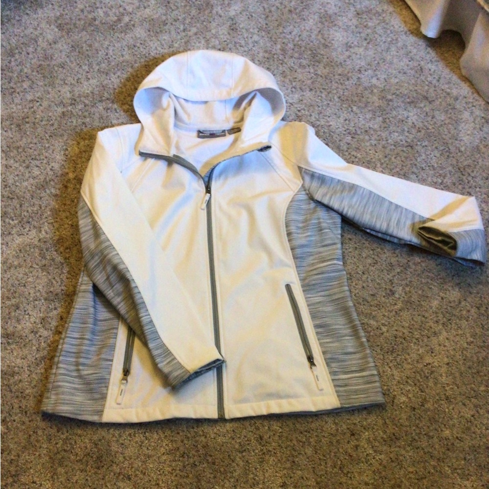 Ladies rain resistant hooded jacket